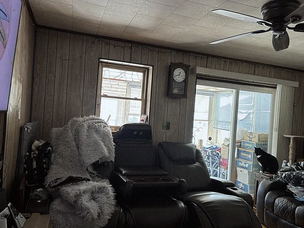 Loveseat With Reclining Seats And Plugs Into Wall